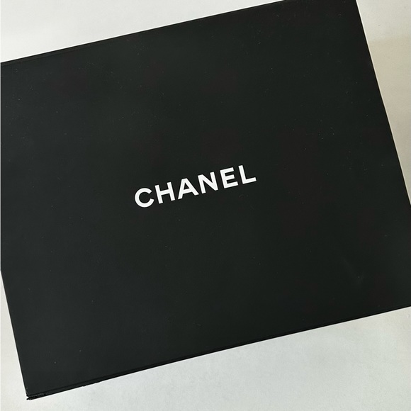 CHANEL BOY CHEVRON CAVIAR 🖤 - Picture 14 of 15